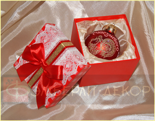 С символом года - ПЕТУХ