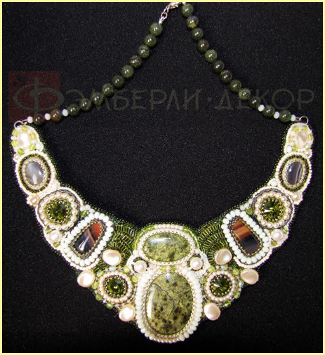 Колье с агатами
