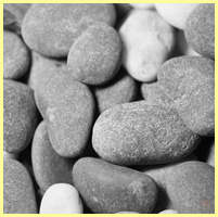 серый - галька